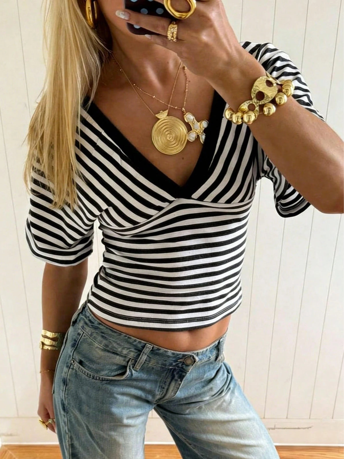 New Fashionable Striped V-Neck T-Shirt, Contrast Color Striped Knitted Fabric, Casual Tee For Spring/Summer